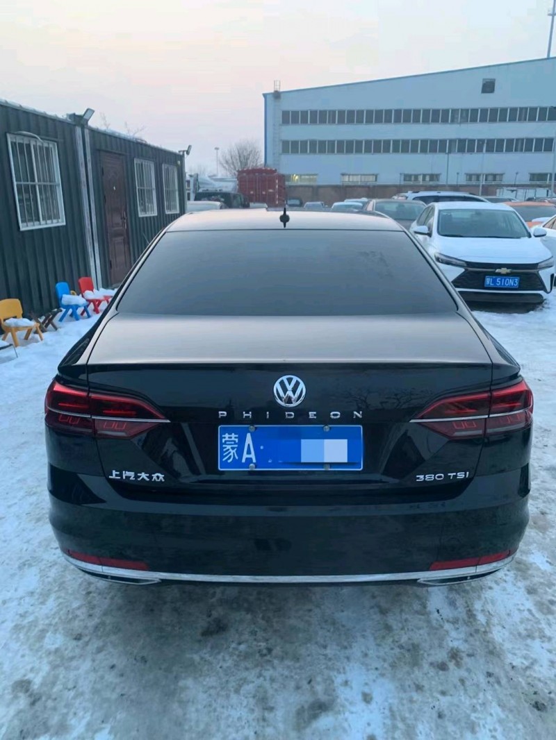 保定17年大众辉昂8