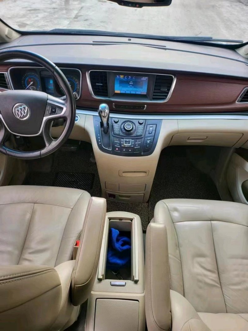 保定16年别克GL84