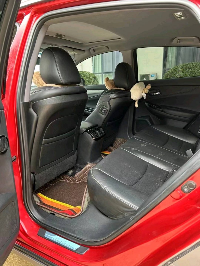 济宁15年本田思铂睿5