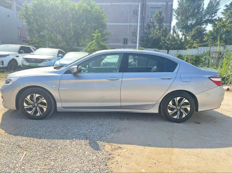 广州17年本田雅阁8