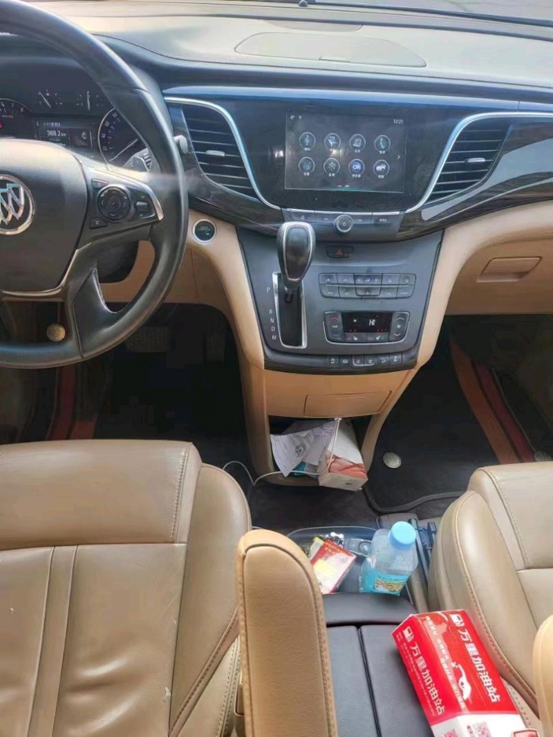 保定19年别克GL86