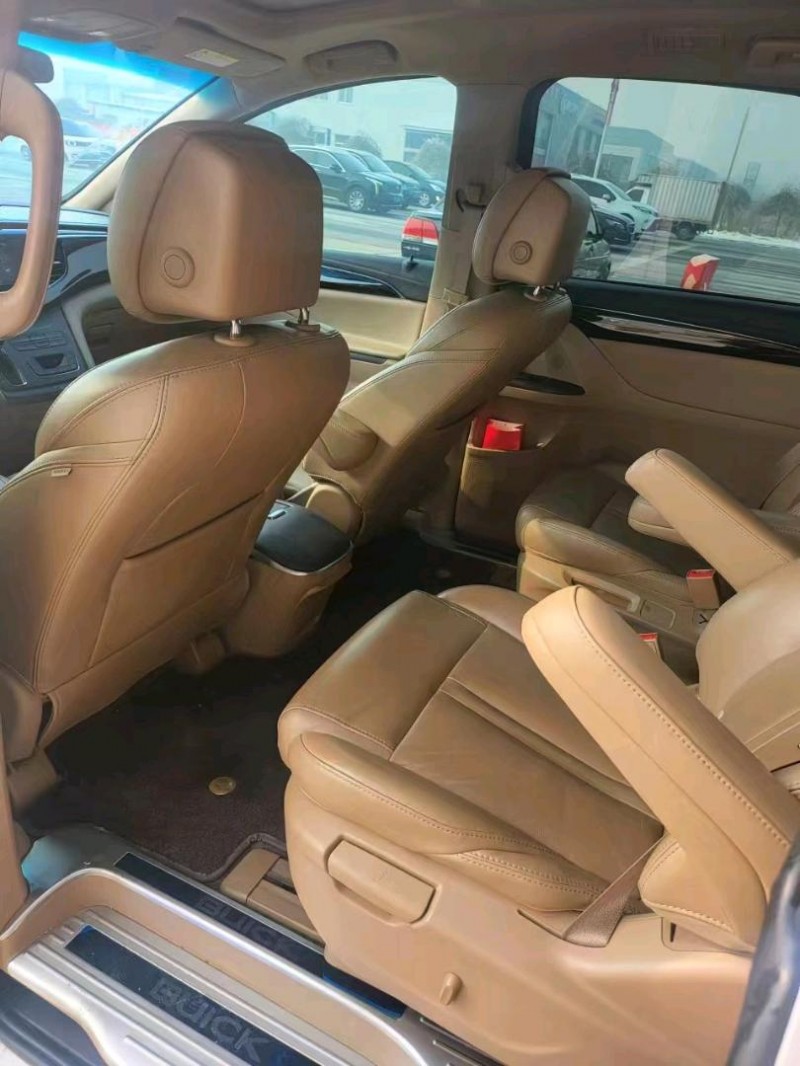 保定19年别克GL87