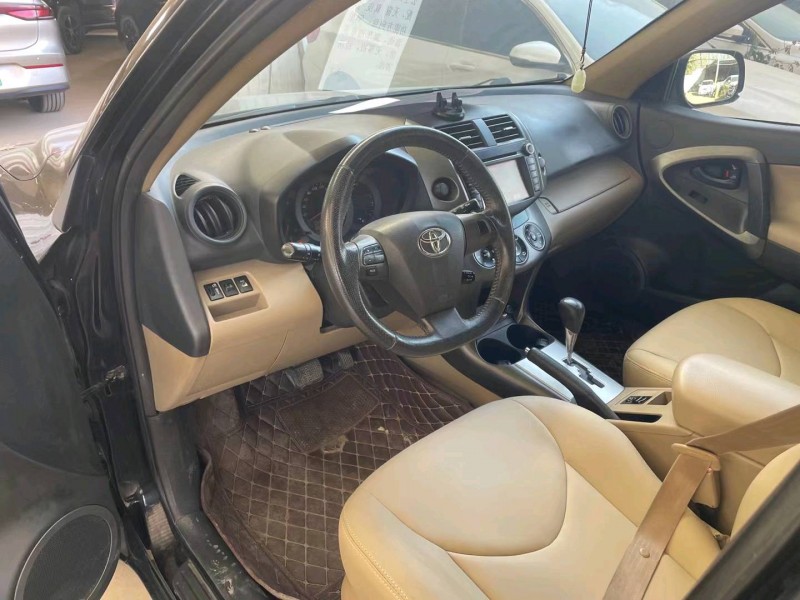 保定13年丰田RAV47