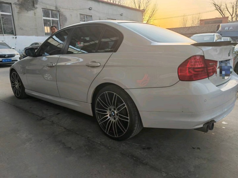 保定12年宝马3系7