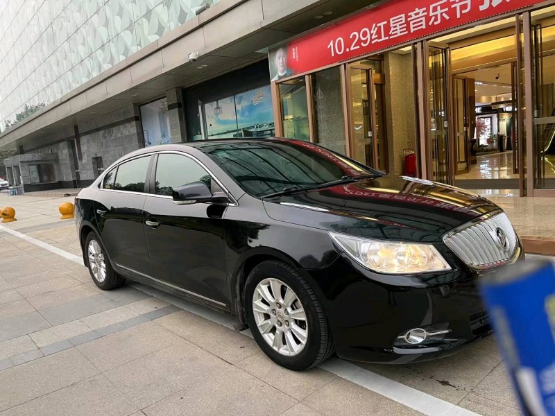 武汉13年别克君威3