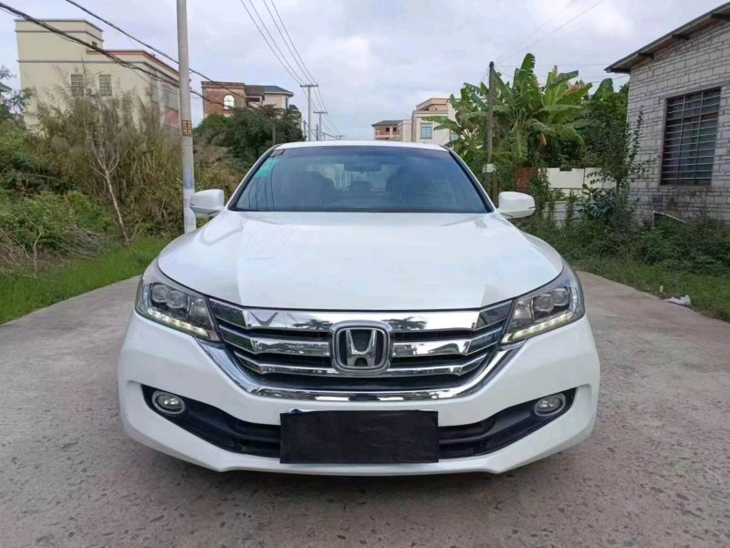 深圳14年本田雅阁1