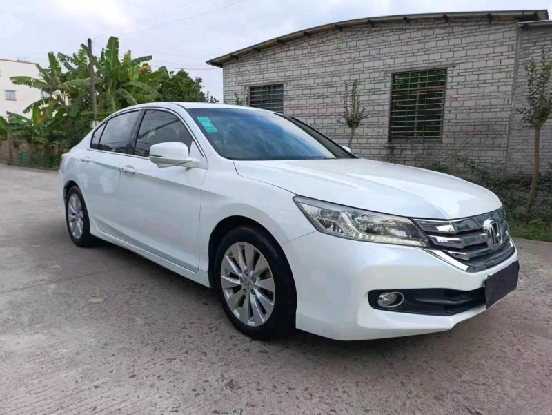 深圳14年本田雅阁2