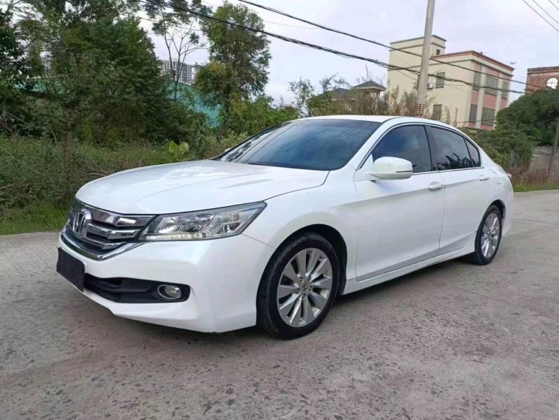 深圳14年本田雅阁3