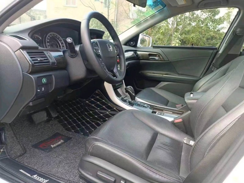 深圳14年本田雅阁4