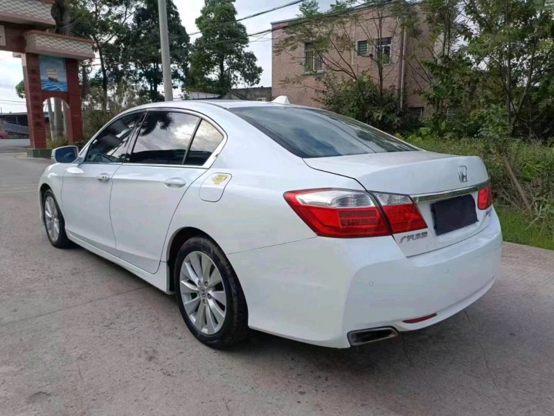 深圳14年本田雅阁5