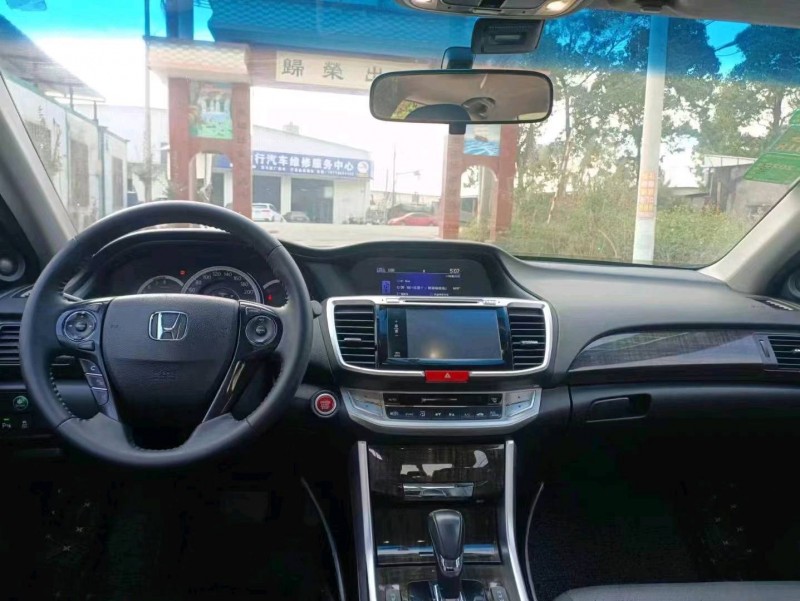 深圳14年本田雅阁7