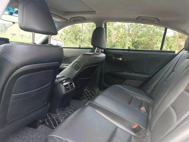 深圳14年本田雅阁8