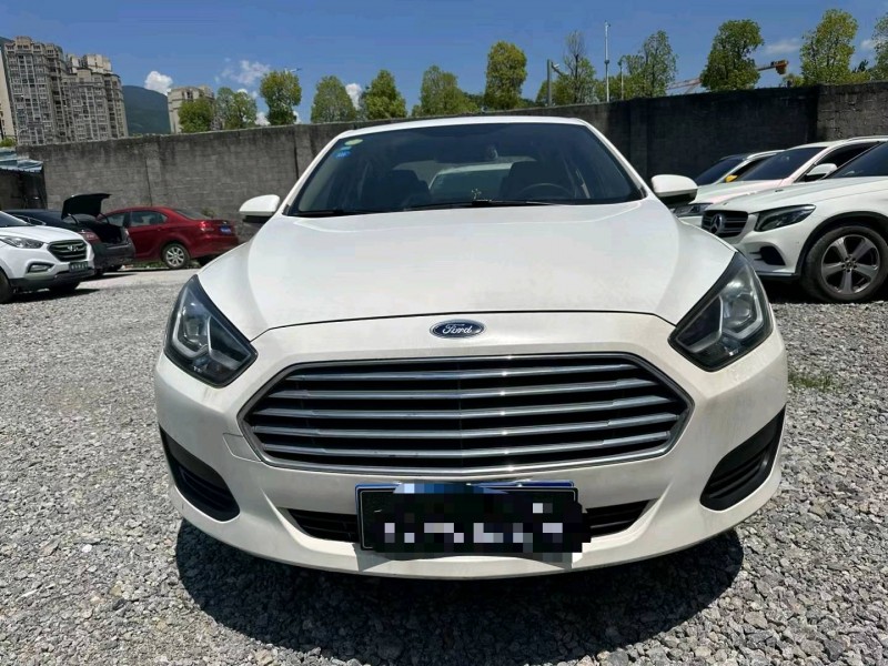 重庆18年福特福睿斯1