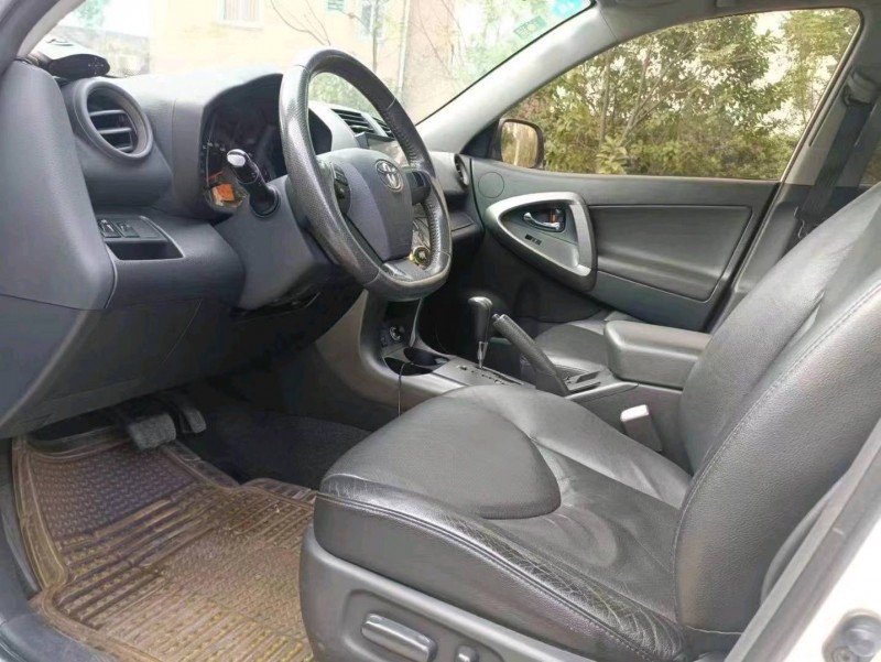 珠海12年丰田RAV47
