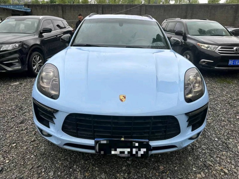 重庆15年保时捷Macan1