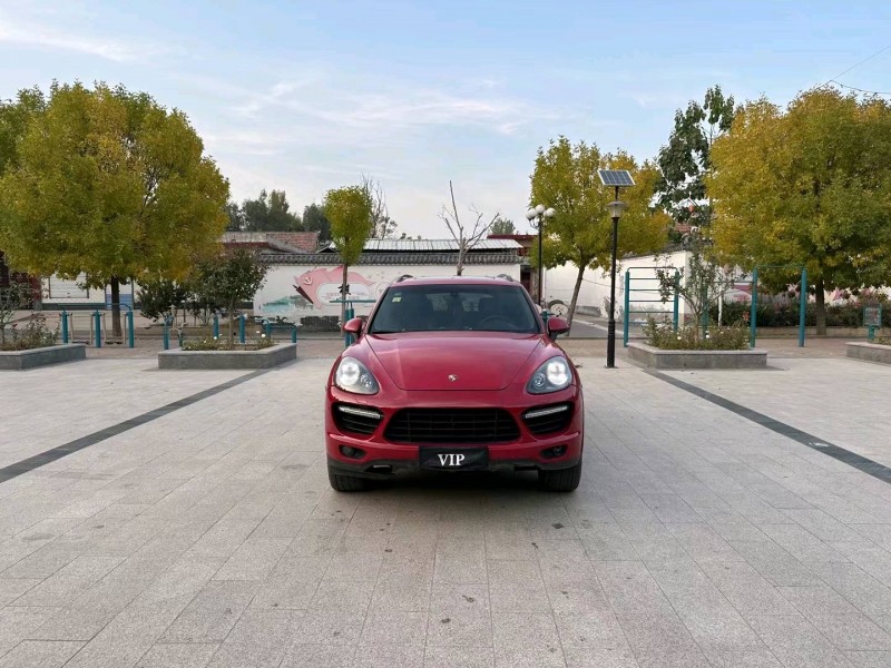 济南13年保时捷卡宴1