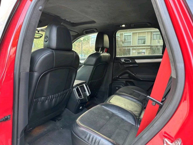 济南13年保时捷卡宴6