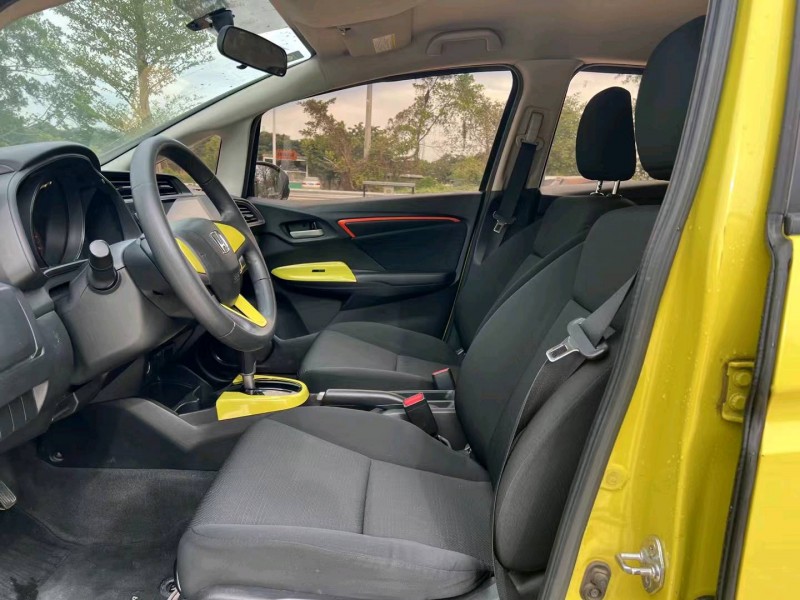 汕头16年本田飞度4