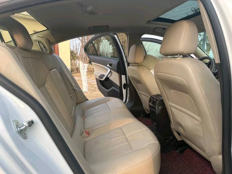 徐州16年别克君威6