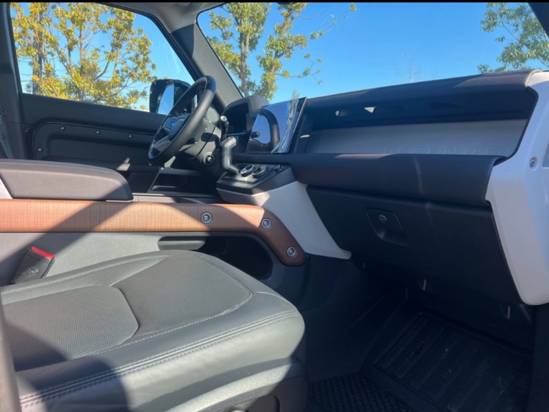 沈阳23年路虎卫士5