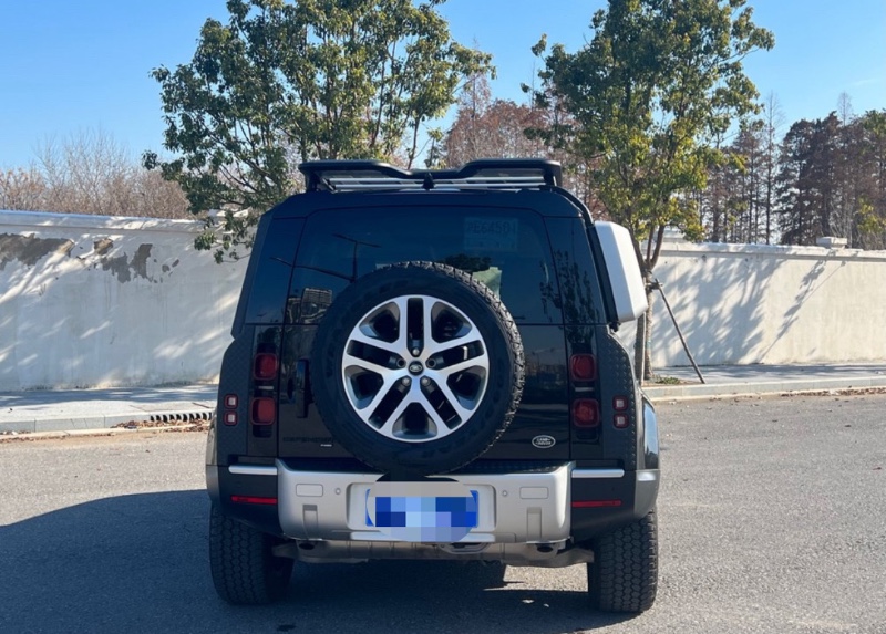 沈阳23年路虎卫士7