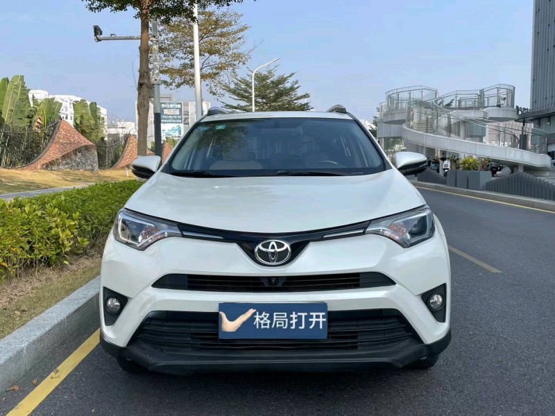 深圳17年丰田RAV4荣放1