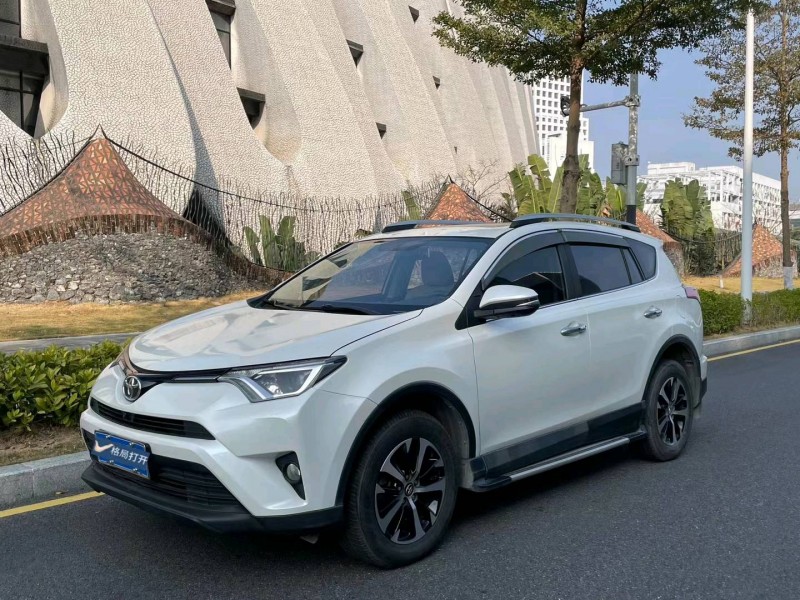 深圳17年丰田RAV4荣放3