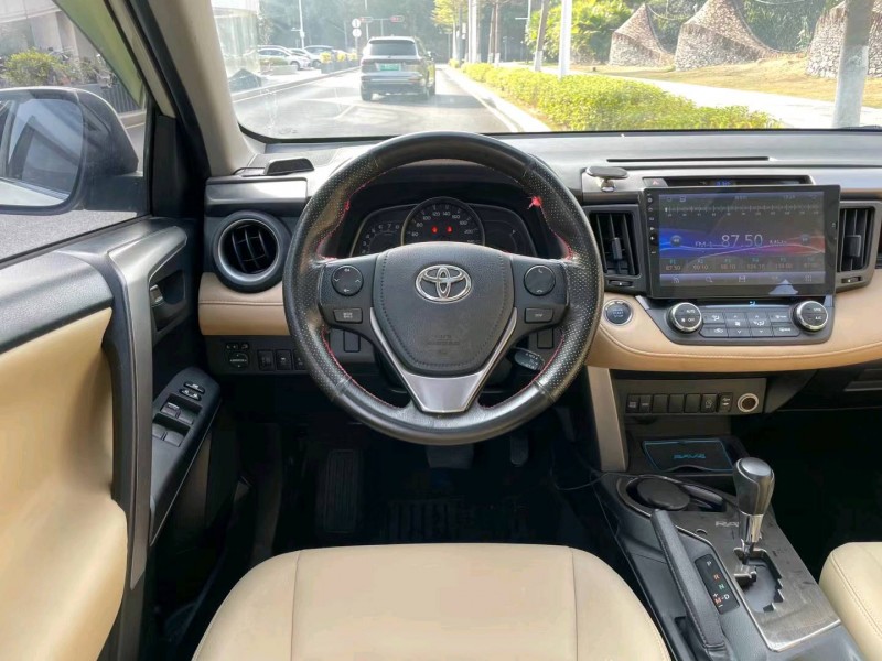 深圳17年丰田RAV4荣放4