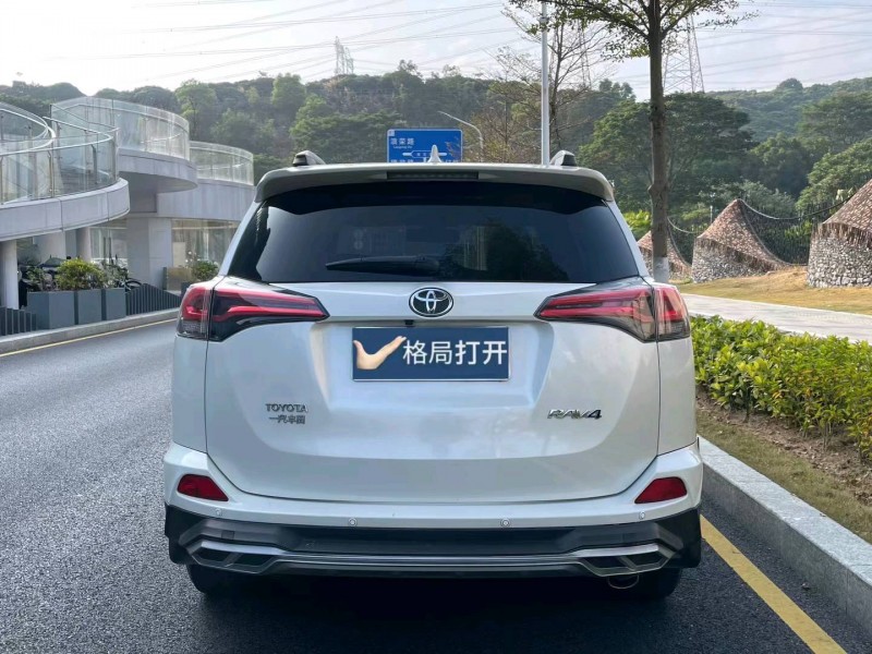 深圳17年丰田RAV4荣放9