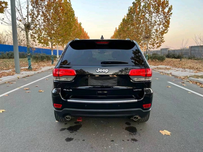 徐州19年Jeep大切诺基9
