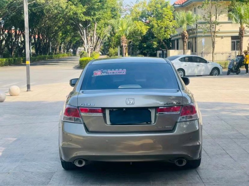 东莞11年本田雅阁9