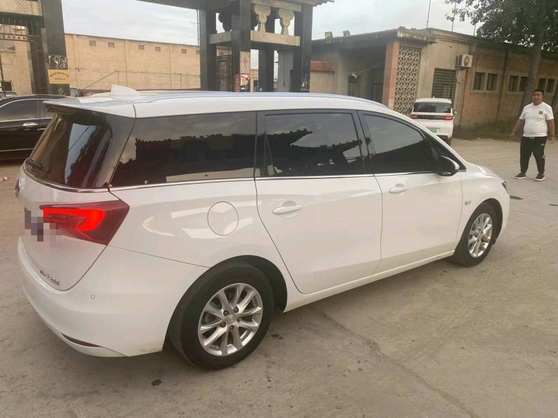 保定21年别克GL64