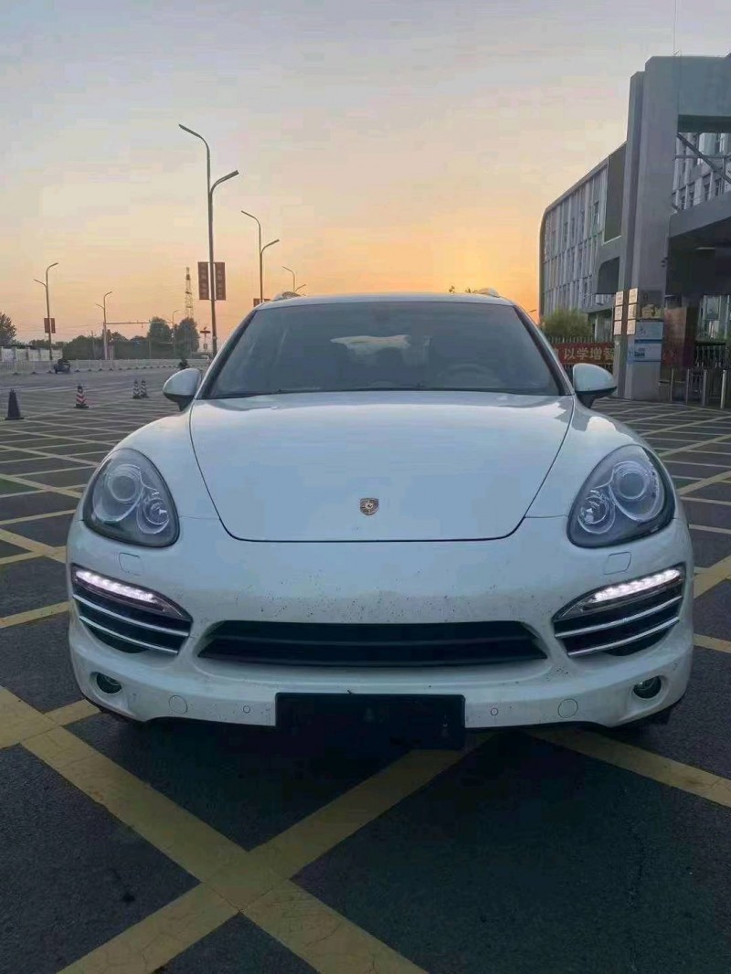 邯郸12年保时捷卡宴1