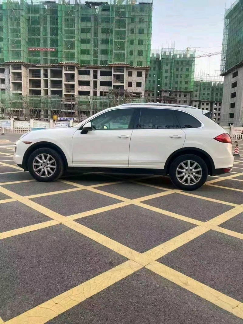 邯郸12年保时捷卡宴3