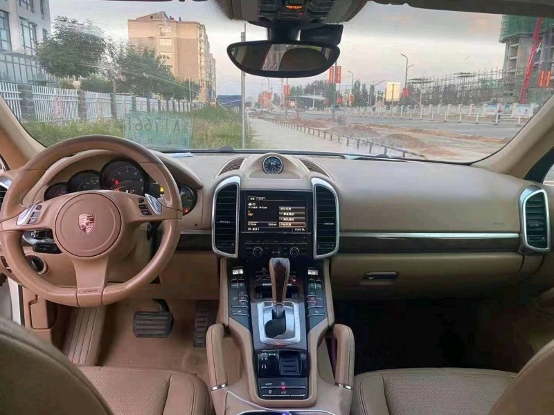 邯郸12年保时捷卡宴4