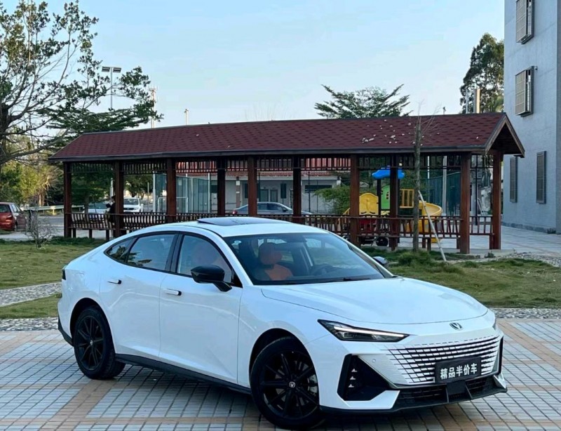 汕头23年长安汽车UNI-V2