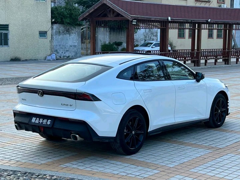 汕头23年长安汽车UNI-V8