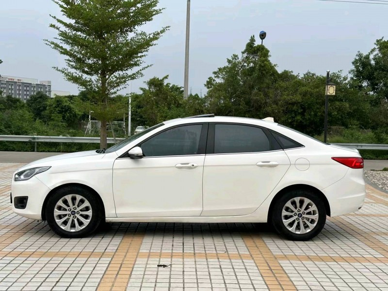 汕头18年福特福睿斯2