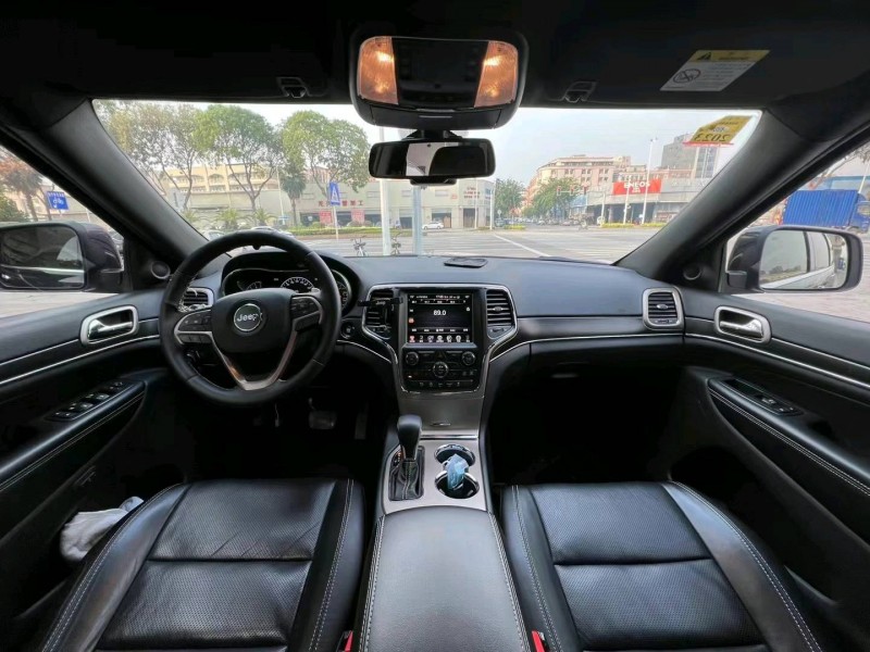 广州17年Jeep大切诺基4