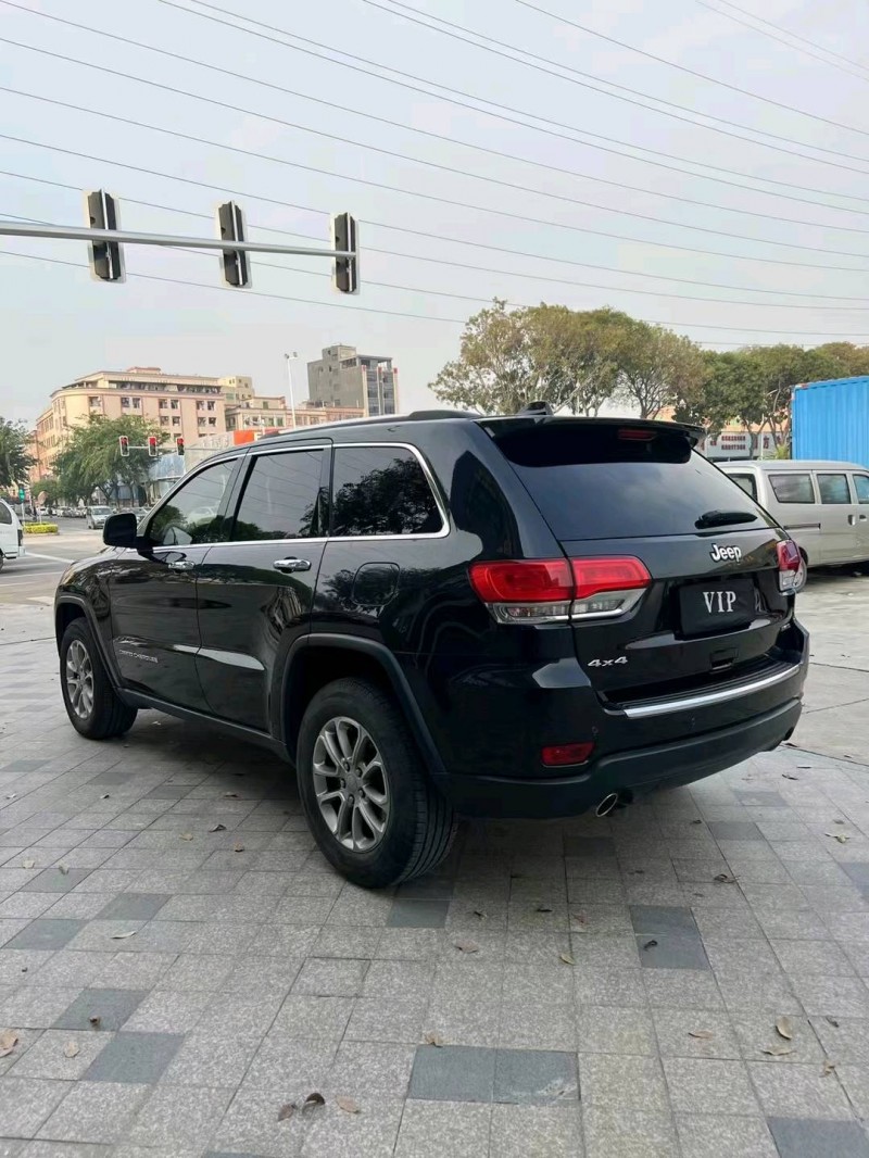 广州17年Jeep大切诺基8