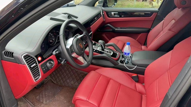 佛山22年保时捷卡宴4