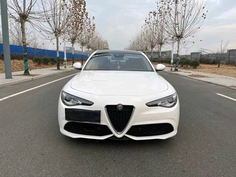 徐州21年阿尔法·罗密欧Giulia1