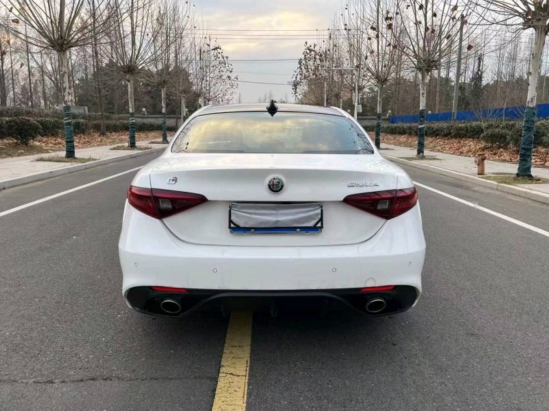 徐州21年阿尔法·罗密欧Giulia9