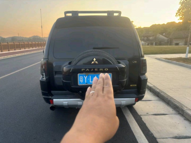 珠海11年三菱帕杰罗9