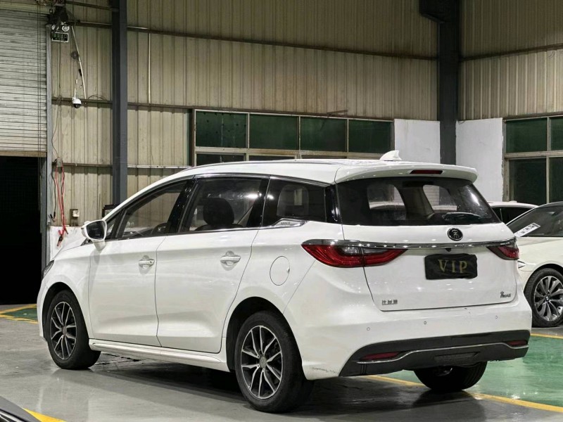 深圳18年比亚迪宋8