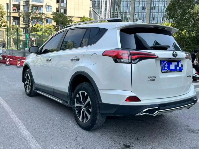 深圳18年丰田RAV4荣放5