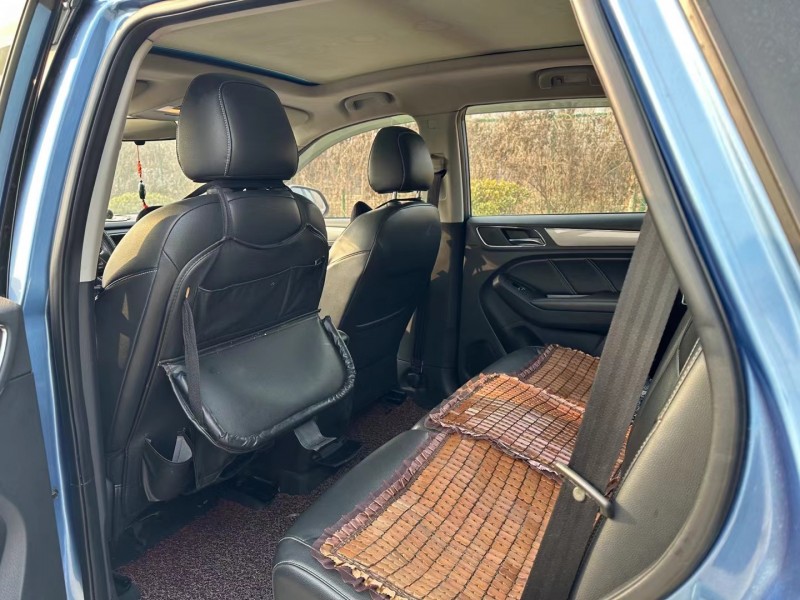 济宁16年荣威RX56