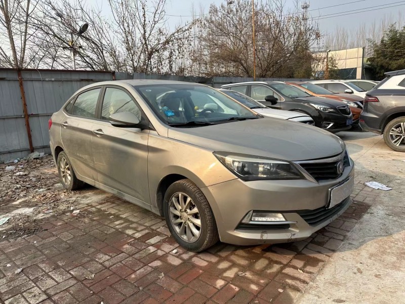 济宁17年长安汽车悦翔V72