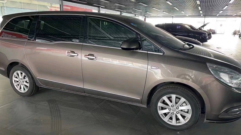 青岛18年别克GL82