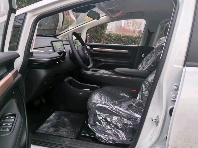 青島23年寶駿云朵6